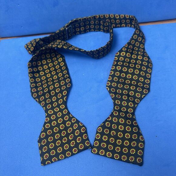 Vintage London Beau Silk Bow Tie Black Red Yellow Geometric Medallion Made USA - Picture 4 of 13